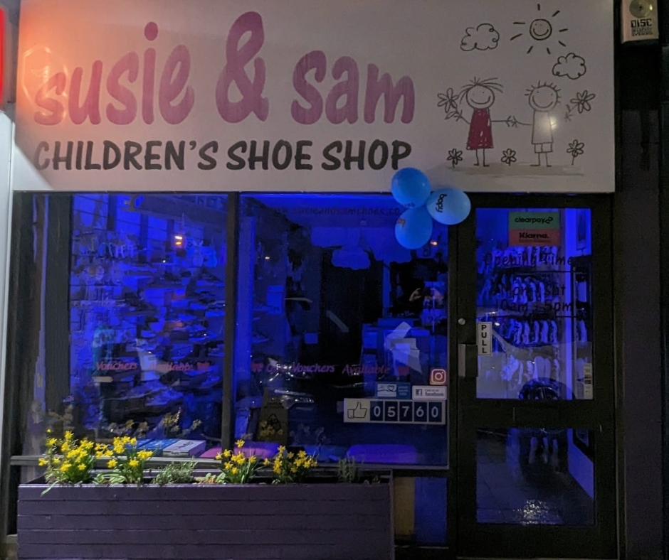Thank you so much Susie & Sam Children’s Shoe Shop in Glasgow for taking part in Make it Blue. Your display is awesome 💙