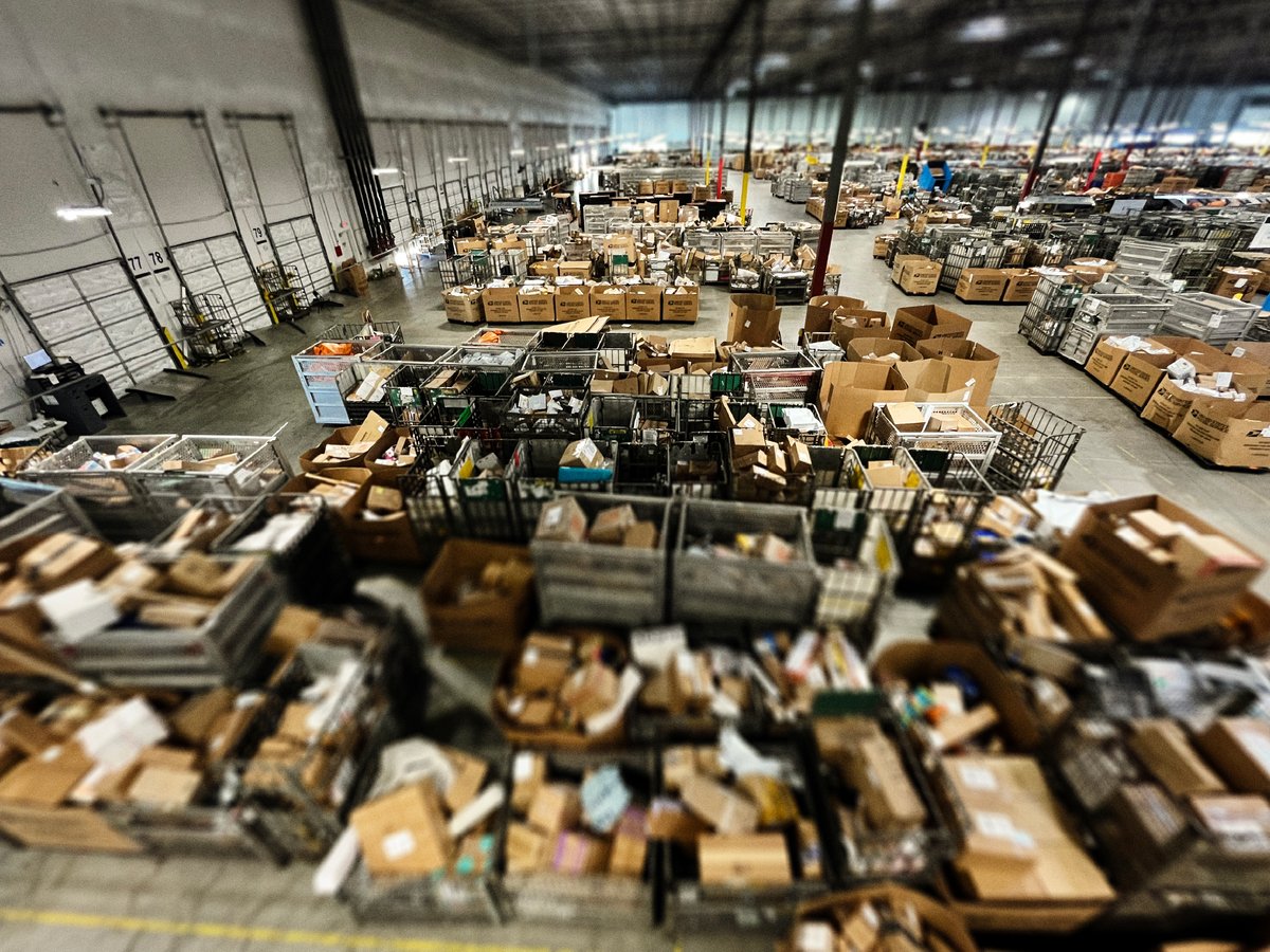 We issued an alert to #USPS about issues we identified at the South Houston Local Processing Center during our ongoing audit about service performance during the FY2024 peak mailing season, including about 384,000 delayed mailpieces: bit.ly/3xvNSjV #USPSOIG #mail