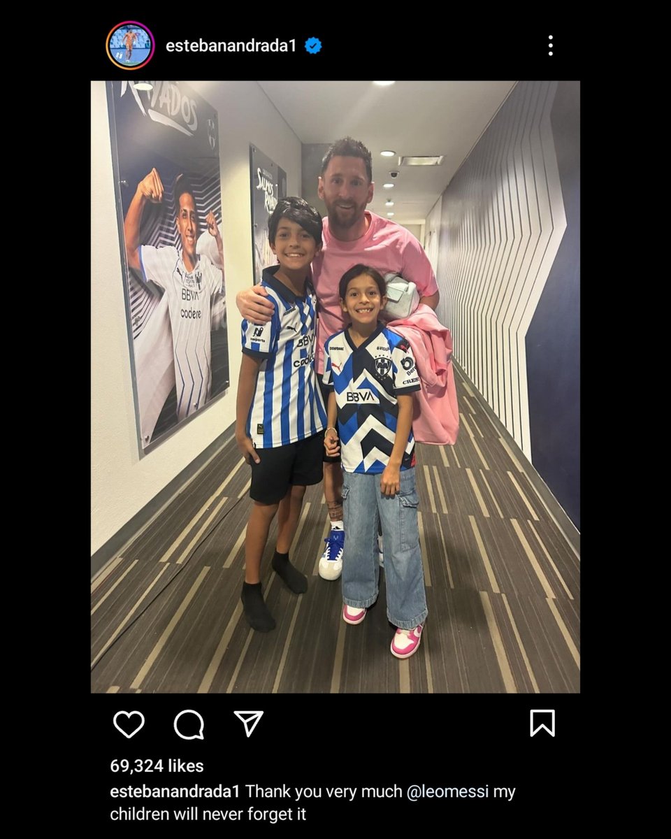 Despite being eliminated from the CONCACAF Champions Cup last night, Leo Messi took a moment to pose with Monterrey goalie Esteban Andrada’s kids after the game 💙📸 HUMILITY 🙌