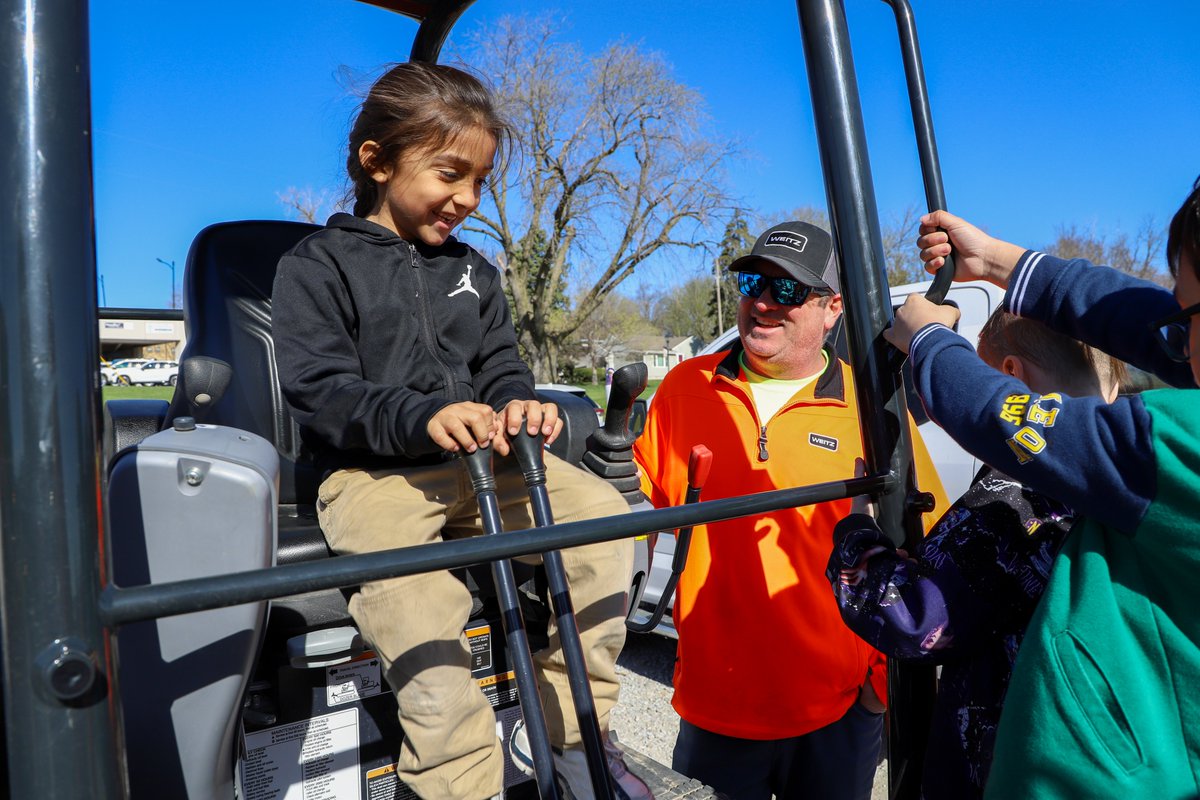 RalstonSchools's tweet image. Take a look at some of the photos from Vehicle Day!