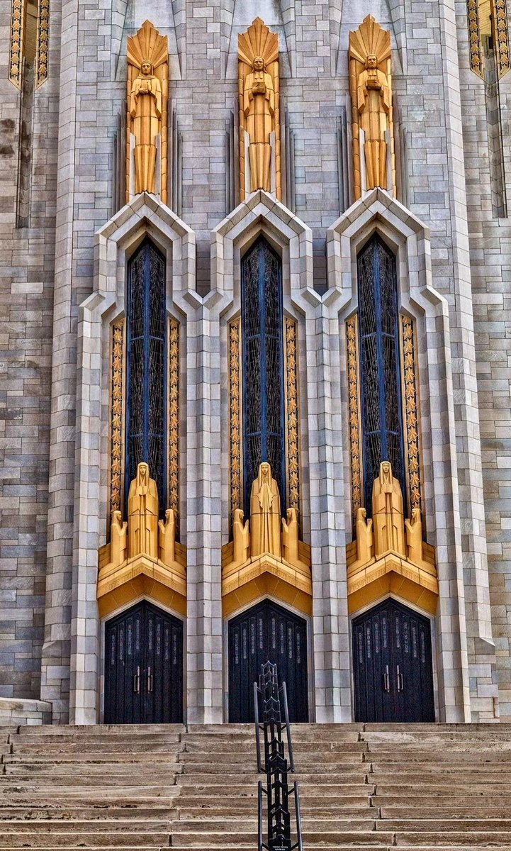 4. Boston Avenue Methodist Church, Tulsa, OK (1929) The most iconic church from the Art Deco era. It captured the spirit of the Roaring Twenties impeccably, finished just before the country plunged into the Great Depression.