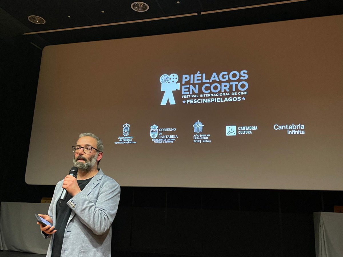 Cortodemetraje's tweet photo. Ayer se celebró el I Cortos Itinerantes Cortos de Metraje, en la @FilmotecaCant  de Torrelavega gracias a nuestros amigos del @fescinepielagos en corto, especialmente a su director Álvaro García y el presentador de la sesión @Nanduco  

#elcortoescine https://t.co/WHKzStppb4