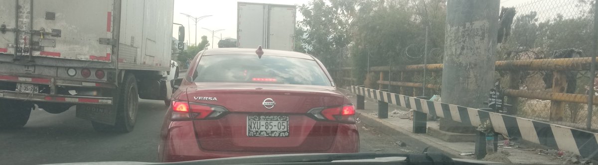 XIXENITZA's tweet photo. @transito_CDMX se puede traer este tipo de portaplacas? https://t.co/2g8UP7u4aT