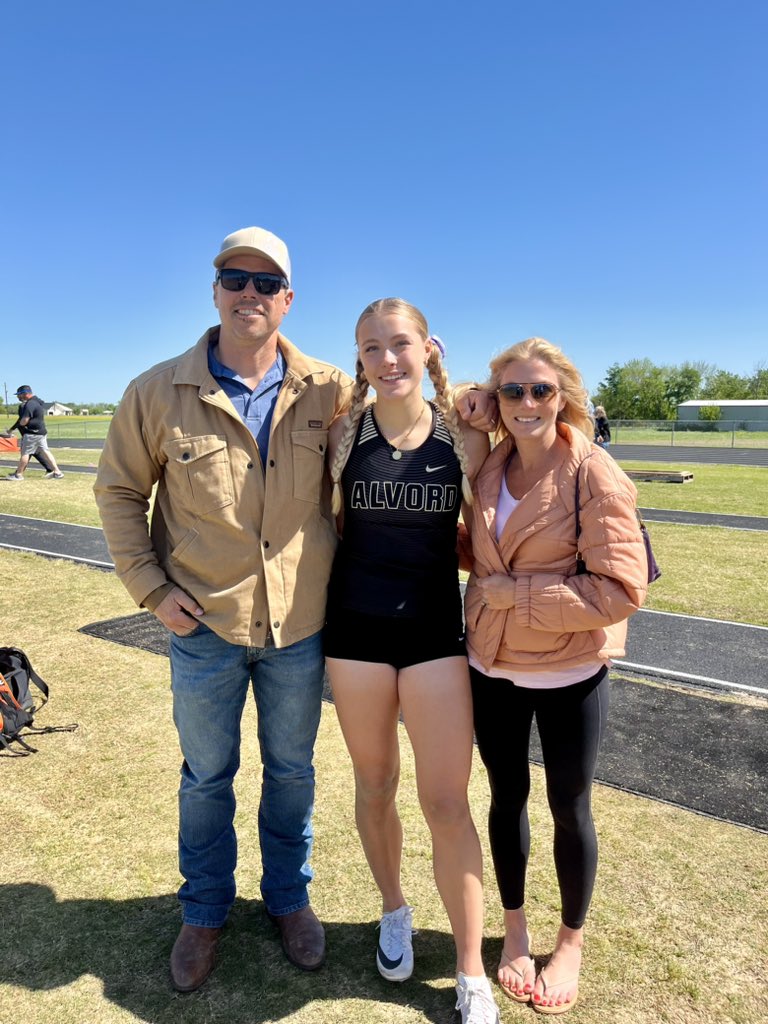 CoachRichardsSR's tweet photo. πΎ Regional Track Meet Qualifier!
πΎ Triple Jump
π§ Letβs go ICE!
@AlvordISD #RunAtEm #LadyDawgs https://t.co/HYAkd4l2f8