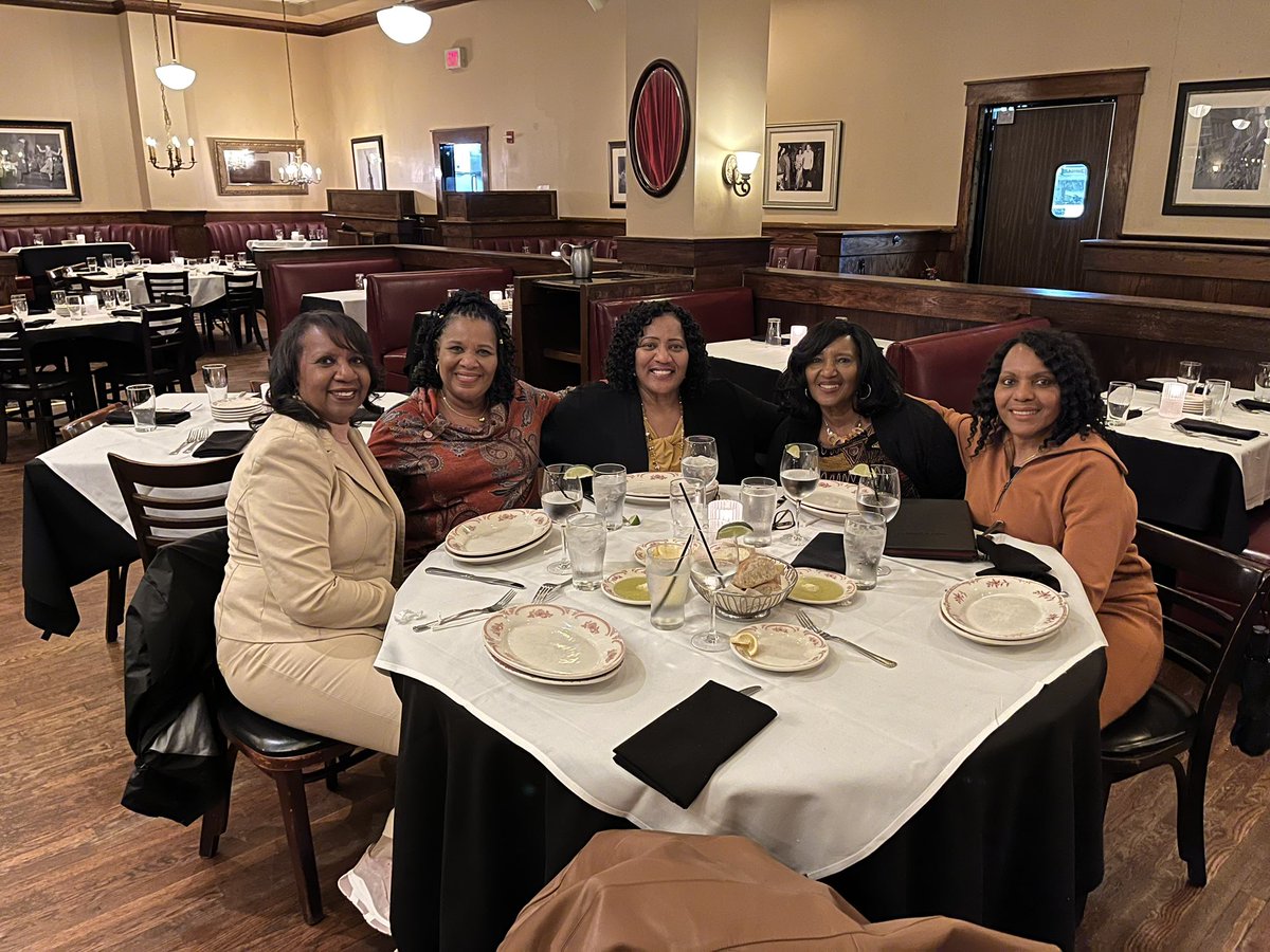 Arrived in DC! At Maggiano’s with 4 of my sisters, Dolores, Ruby, Thelma and Patricia who are here for Second Chance event tomorrow!!! #SisterLove ♥️♥️♥️♥️♥️ #FamilySupport