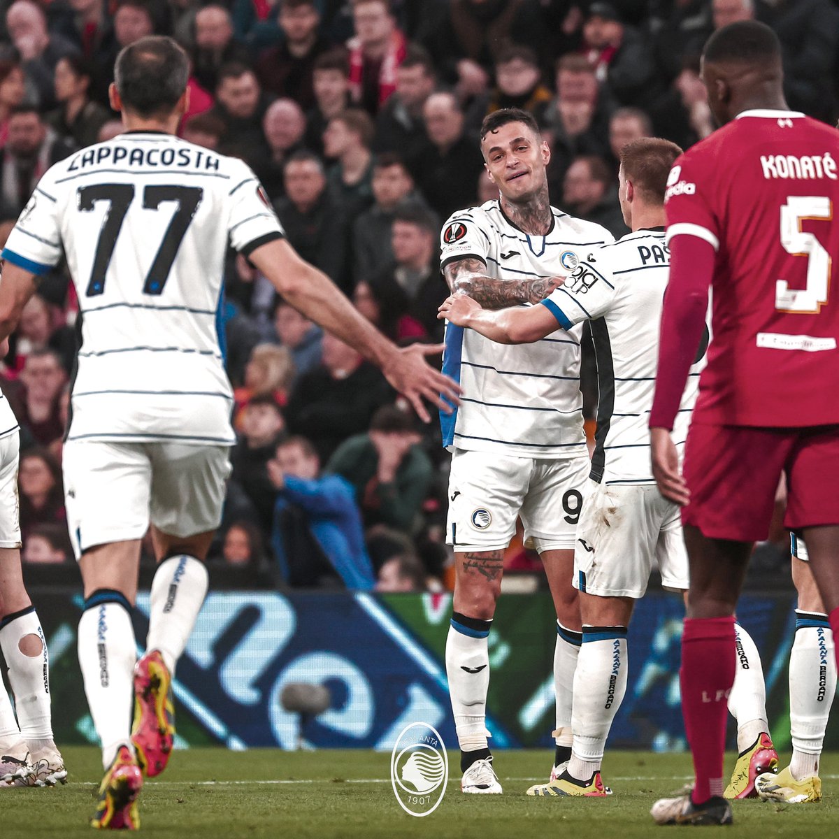 Estrondoso! 😳🔥 Atalanta vence em Anfield o Liverpool por 0-3 e conquista, provavelmente, a vitória mais histórica a nível europeu. ⚽️ Scamacca bisou e Pasalic apontou o outro golo do conjunto italiano.