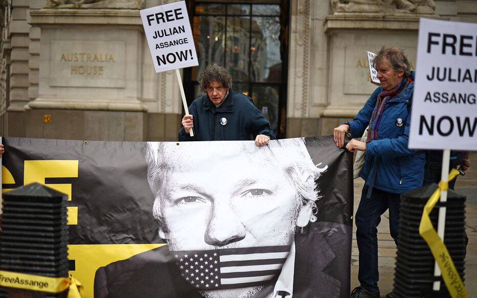 Ĉu Julian Assange baldaŭ libera ? Julian Assange estas persekutita de pli ol dek jaroj fare de la usona justico, ĉar li publikigis en Interreto sekretajn dokumentojn. neniammilitointerni.over-blog.com/2024/04/cu-jul… #Assange #WikiLeaks #Esperanto