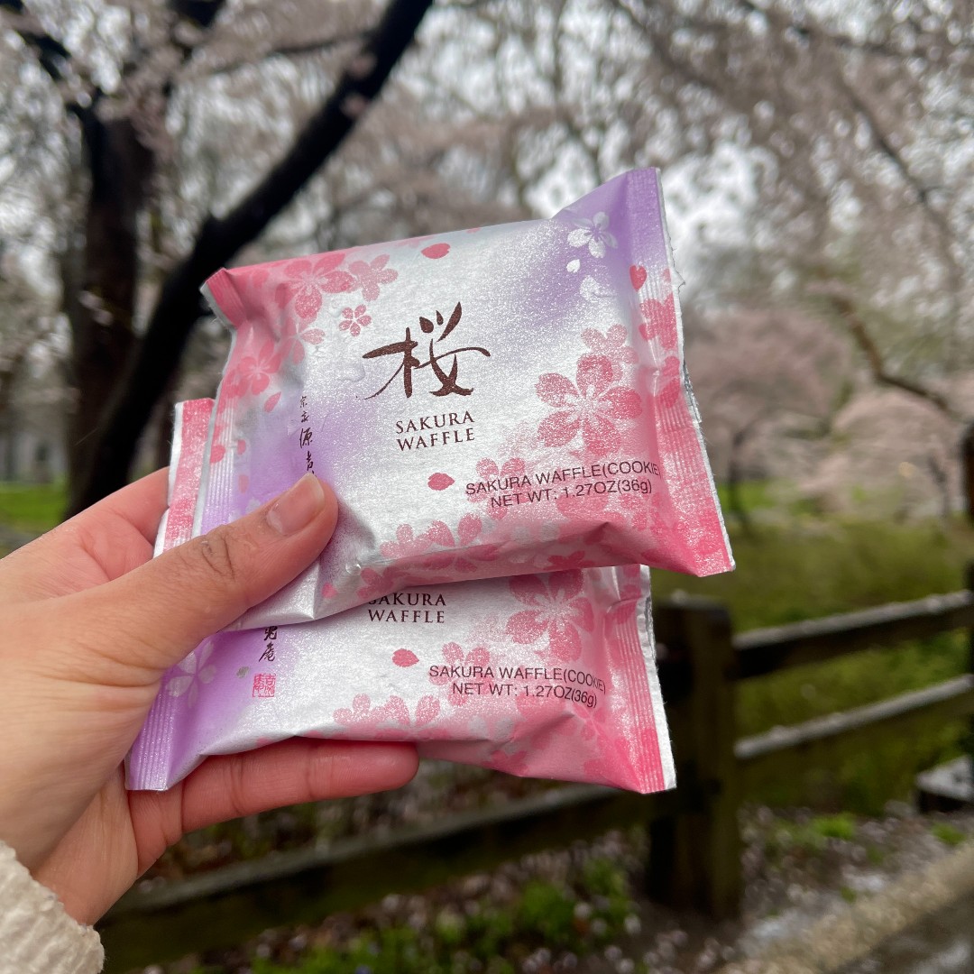 🌸 Indulge in the sweetness of spring with cherry blossom–flavored cookies, crafted in collaboration with Minamoto Kitchoan pastry shop! Inspired by Central Park's breathtaking blooms, these treats are a delight for the senses. Exclusively at the Dairy Visitor Center & Gift Shop.