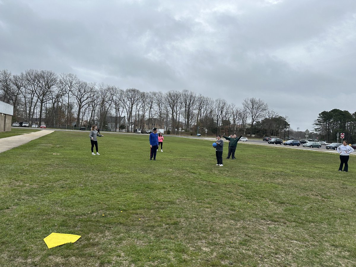 Catching/throwing drills & a big focus on base running when there is a fly ball…all between the 🌧️ drops! ☔️ 💚💛🐴 #playUNIFIED #ChooseToInclude @Brick_K12 @BtpsSrvcs @BrickMemorialHS @BMSTANGSports @VMMSMustangs @SONewHampshire @NicolePannucci