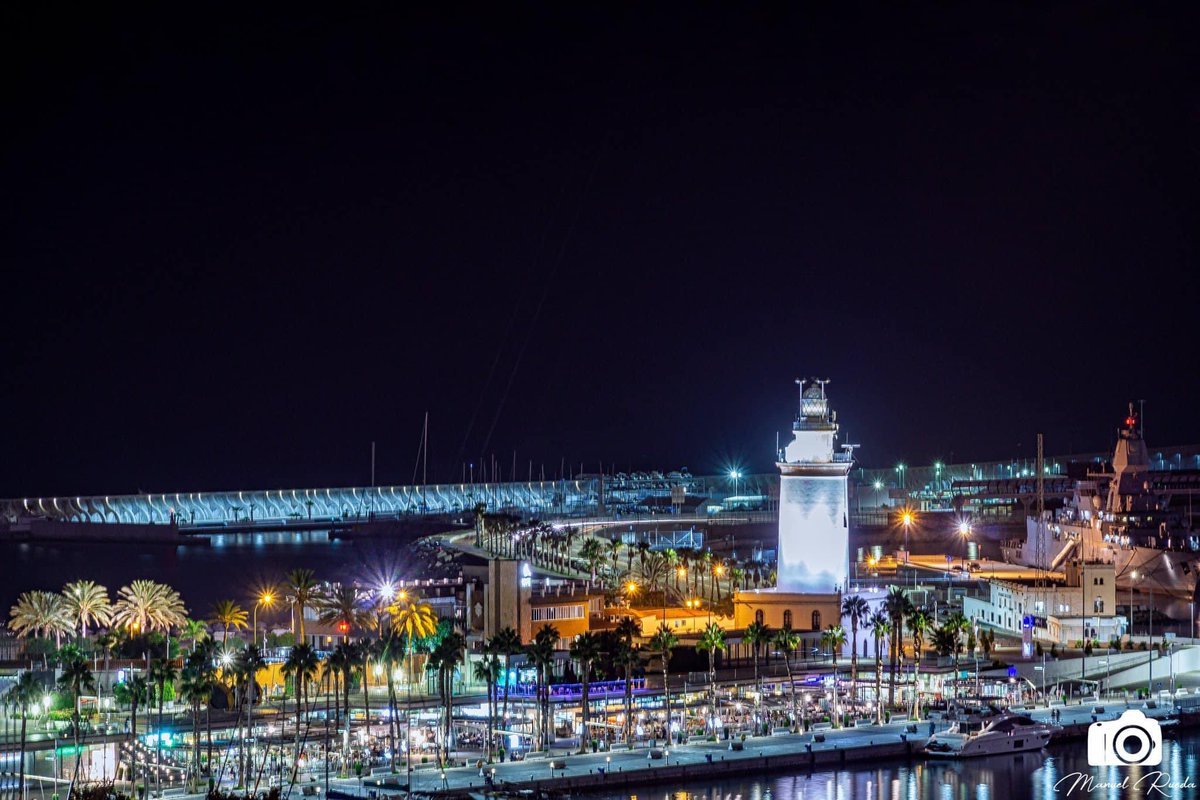 ¡¡ #Buenasnoches ✨ desde #Málaga 💜💚 !! 
Foto Manuel L. Rueda 
#malagaconacento #vivirenmlg #reels #photography #travelphotography #followme