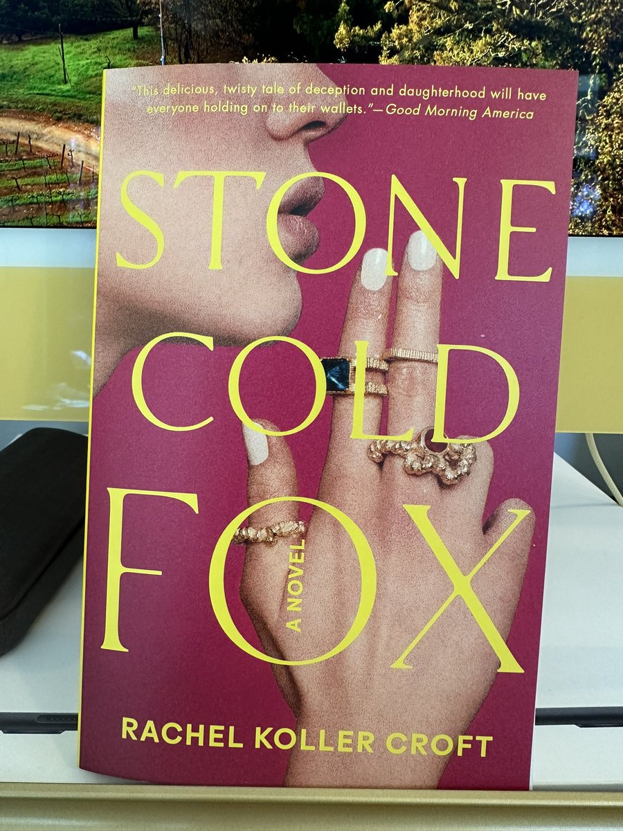 Stone Cold Fox by @rachkollercroft was one of my favorite reads from last year and the hot pink paperback version is out today. Extended epilogue included. And stay tuned for news about Bea on TV...
