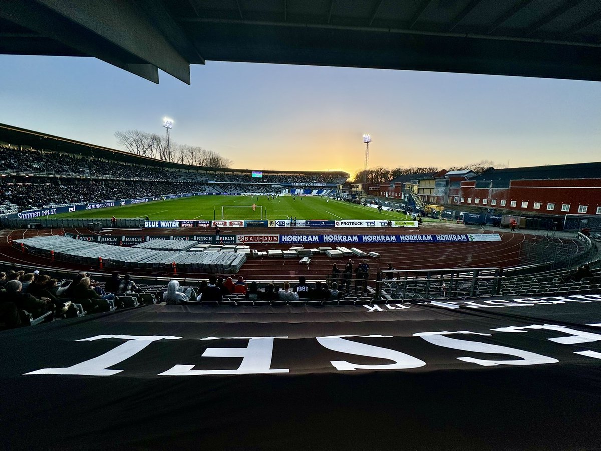 #floodlightfriday the absolutely superb floodlights at Ceres Park home of @AGFFodbold  @DI_Rourke1144 @Scarpenter_67