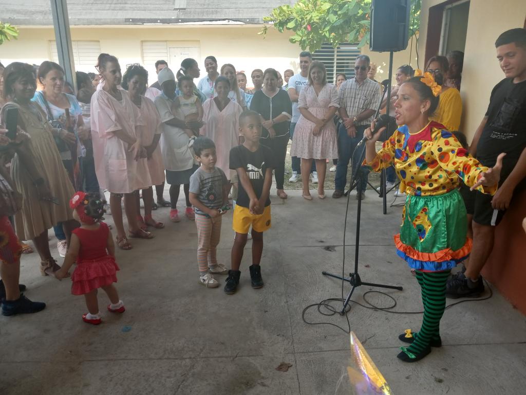 Una nueva casita infantil se inaugura en #Mayabeque con la presencia de @TeresaBoue Secretaria General de la @FMC_Cuba y las principales autoridades de la provincia @BYuniaky @DiazCanelB @DrRobertoMOjeda #CubaEsAmor .