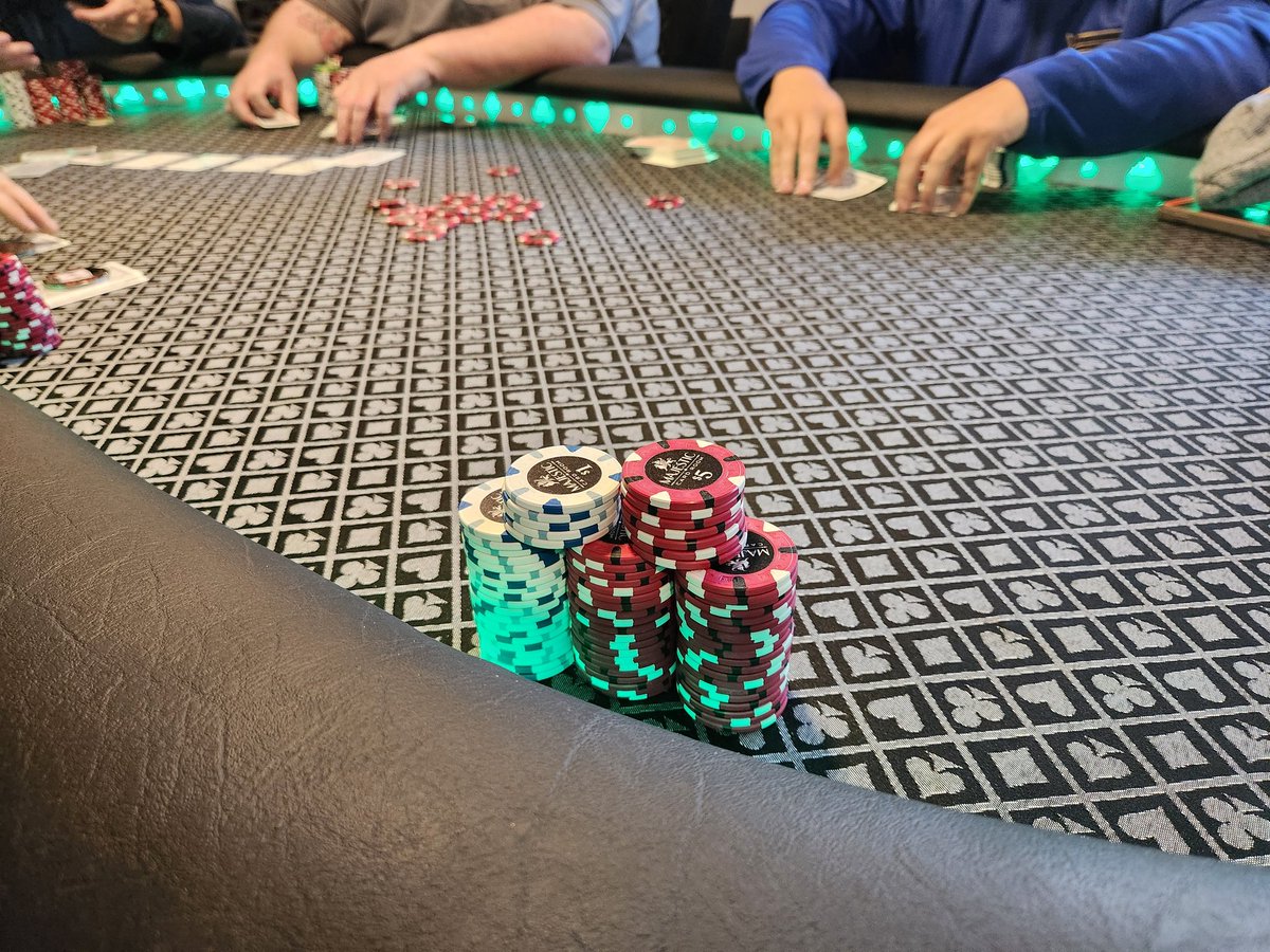 Something a little different last week. SOHE (simultaneous omaha/holdem). Lots of fun #MixGamePoker