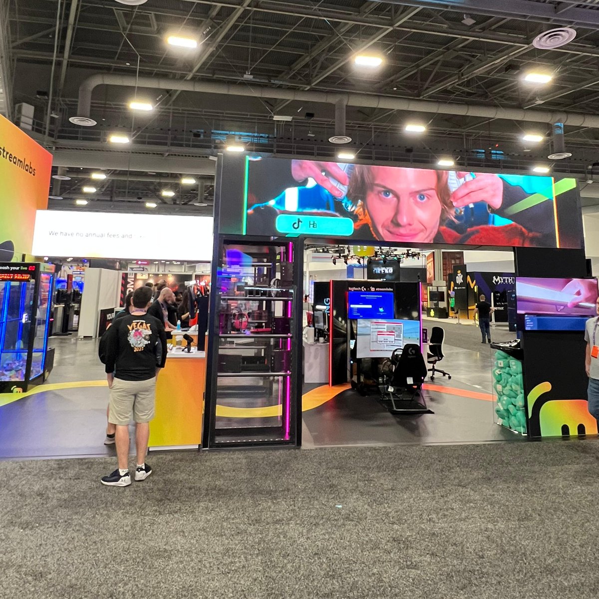 create_coolshit's tweet image. 💡 Elevate your next trade show with LED tiles! ✨ From dynamic displays to interactive presentations, these versatile tools captivate audiences like never before. Let&apos;s illuminate your booth and captivate your audience! 

#TradeShowTech #LEDTiles #HWY85Creative 🚀