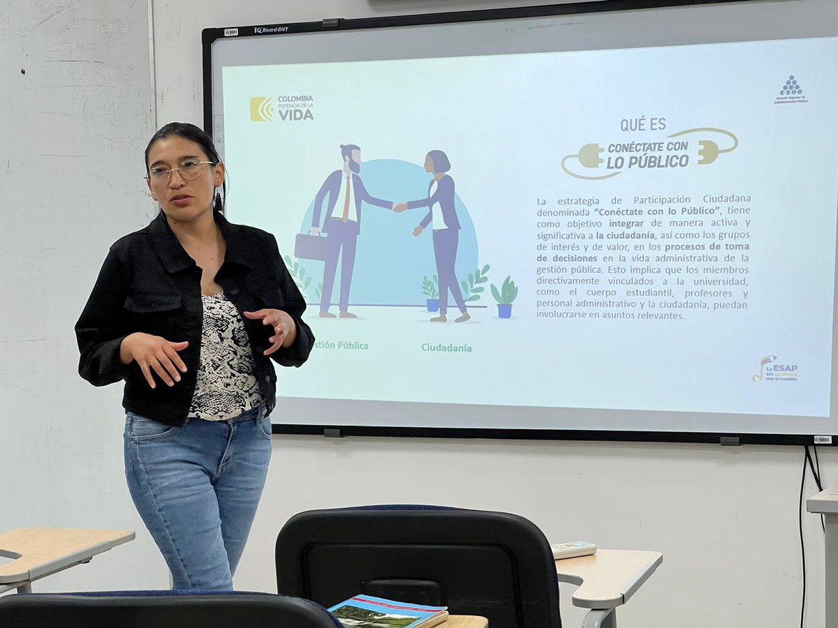 ESAPOficial's tweet photo. #Territoriales | #AEstaHora la ESAP #Chocó recibe a la Dirección de Atención al Ciudadano, la cual socializa la estrategia “Conéctate con lo Público”, que fortalece el vínculo con la comunidad en el marco plan estratégico de participación ciudadana a funcionarios y contratistas. https://t.co/IkxW68fSbD
