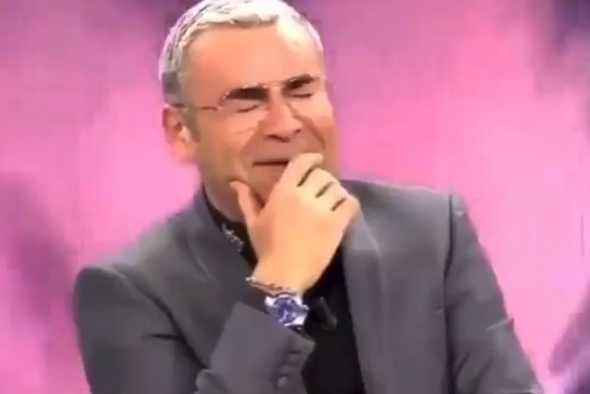 #SVGala6 
Os gusta Jorge Javier?
♥️ Si
🔄 No