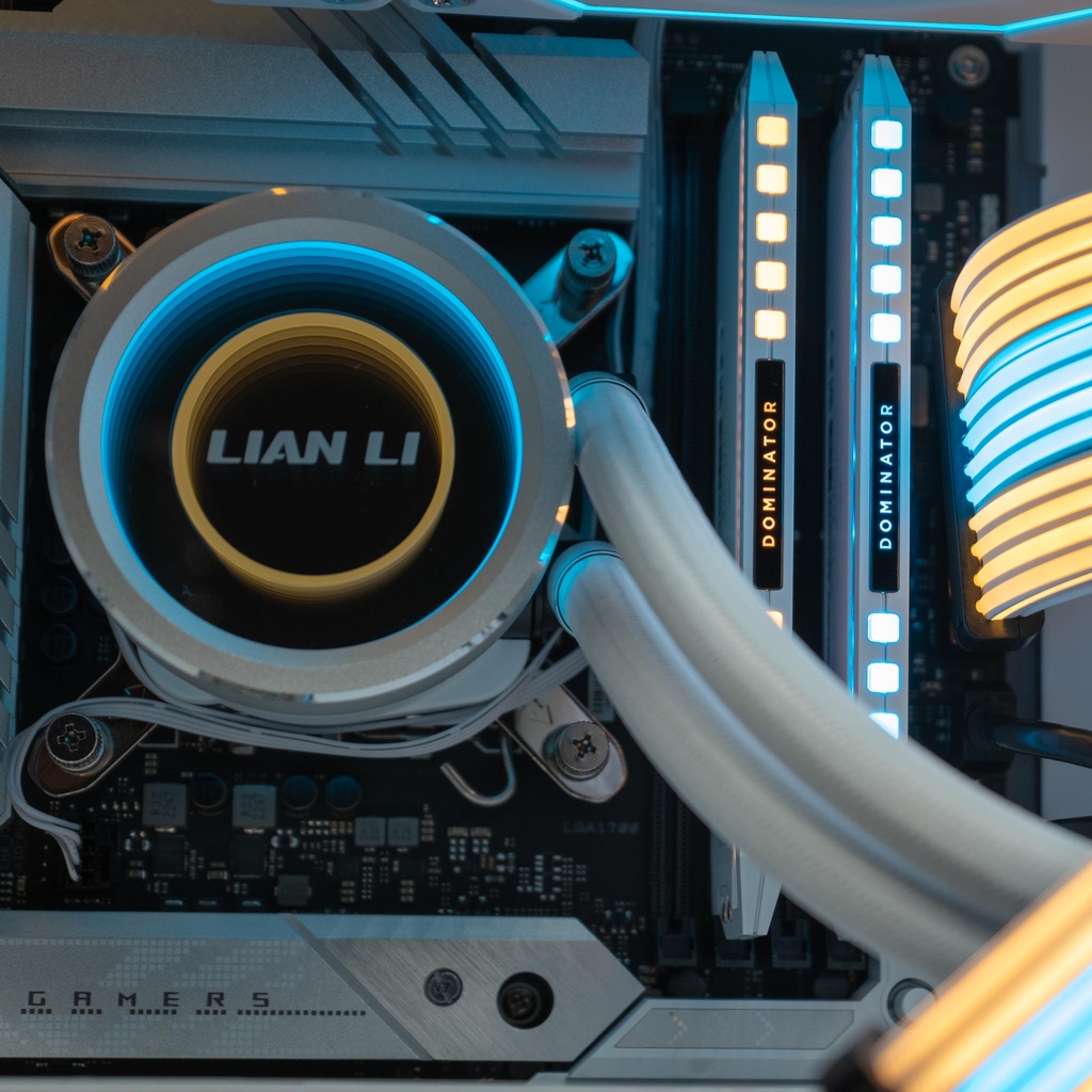 AlexanderPCS's tweet image. Discover our top Ready to ship PC builds: i9-13900KS, RTX 4090, 32GB RAM, 2TB SSD, RGB case. Ships in 24hrs! 💻🚀 #TechPower