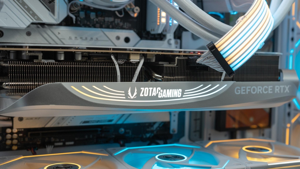 AlexanderPCS's tweet image. Discover our top Ready to ship PC builds: i9-13900KS, RTX 4090, 32GB RAM, 2TB SSD, RGB case. Ships in 24hrs! 💻🚀 #TechPower