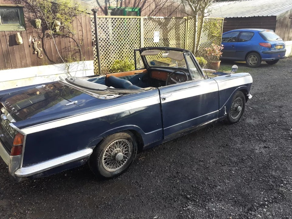 BarnFindsUK's tweet photo. Ad: 1967 Triumph Vitesse Mk1 2L Convertible - "I drove it into a dry barn and put it on blocks at end of summer of 2011"
On eBay here -->> https://t.co/dmWcCjXlyx
#TriumphVitesse #ClassicCarForSale #ConvertibleLife #CarRestoration #ClassicCarLove #TriumphClassic #BarnFind https://t.co/htAAvoF8ie