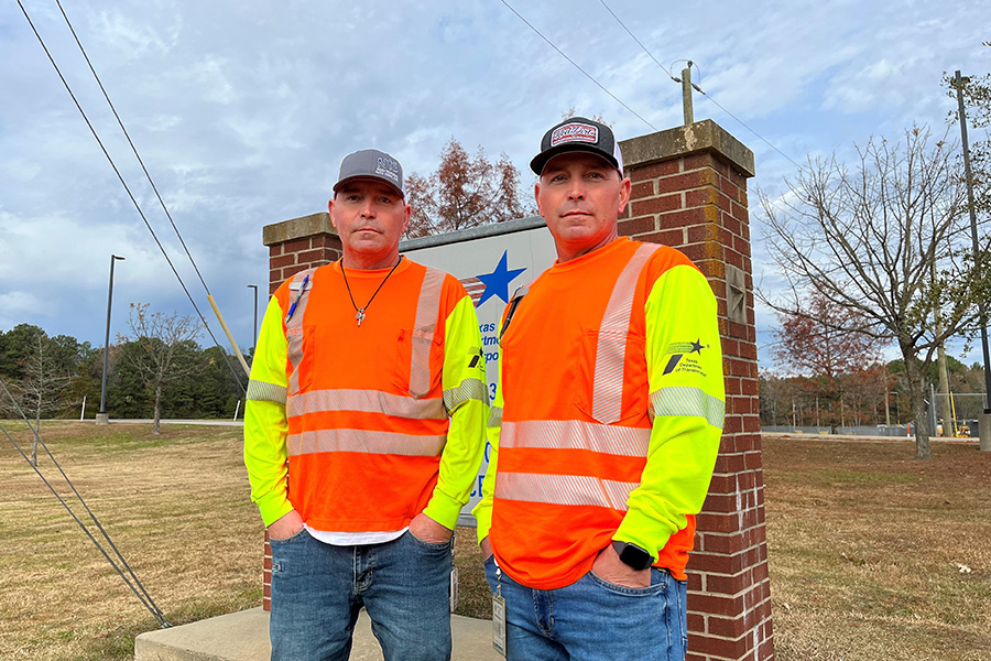 No, you’re not seeing double. Identical twins Michael and Robert Smith in the Atlanta District are best friends, coworkers and even have the same job title: maintenance supervisor. But they took separate paths to get there. Read more: ow.ly/z4wa50RerZ0 #TxDOTNewsroom