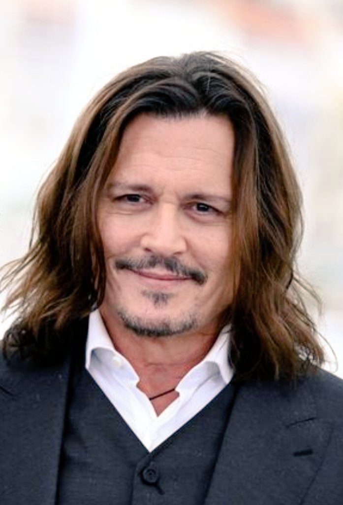 'He’s a brilliant man, very intelligent & a bit childish too. To me he’s always been a Peter Pan kind of guy. It was fascinating to see him in Versailles dressed up as the King of France. Everybody was very impressed with his presence'
Melvil Poupaud on #JohnnyDepp
#JeanneDuBarry