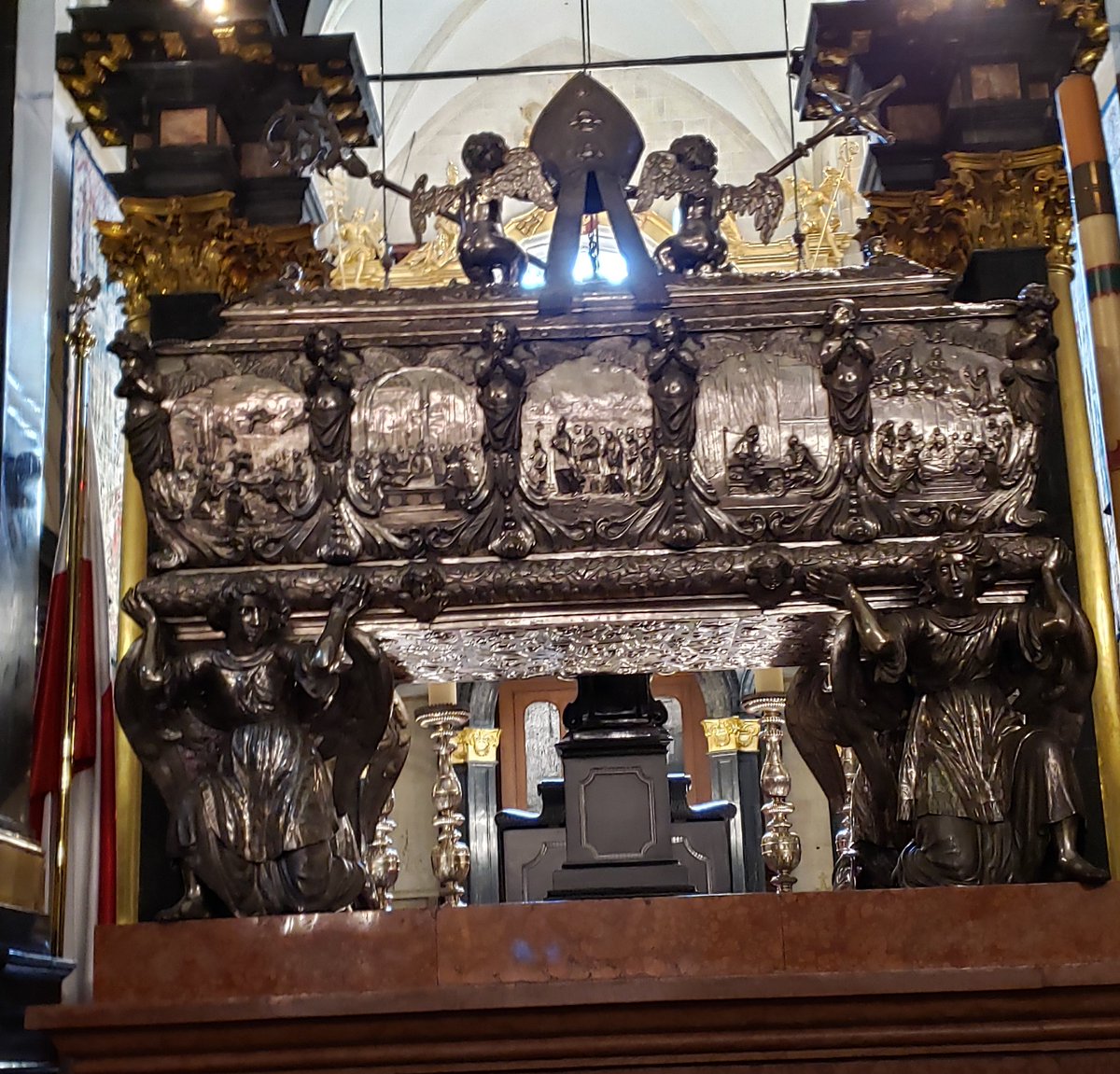 On the Feast of St Stanislav (canonised 1253), here are some images I took of his shrine at Wawel Cathedral, Krakow, in 2022.