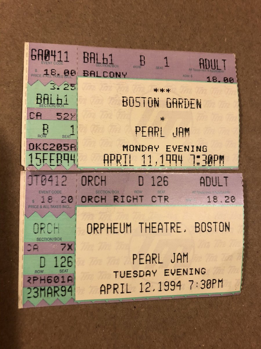 30 years ago tonight I spent my last evening at the old Boston Garden with #PearlJam Cobain died a few days before and no one knew what to expect. The show started in pitch black, the 1st song Release. Epic. Saw them next night at Orpheum. @universalhub