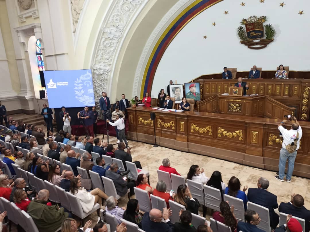 #11Abr || ¡Estamos en el lado correcto de la historia! Escuchar hoy el extraordinario Discurso de Orden del Compañero Capitán, diputado @dcabellor ratifica el carácter irreversible de la Revolución Bolivariana. ¡Más nunca Volverán! #RebeldiaAntiImperialista 🇻🇪 @NicolasMaduro