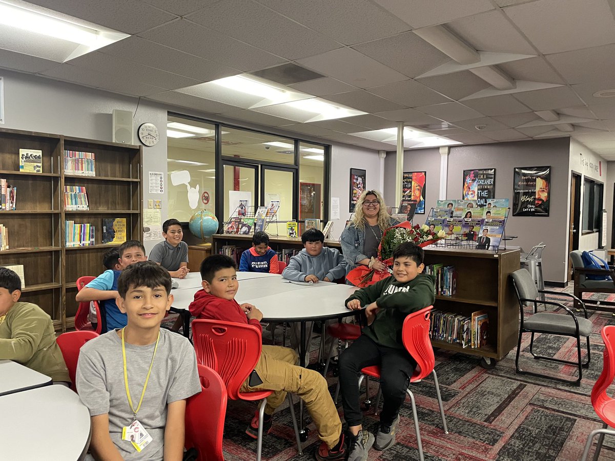 A BIG congratulations to Crockett’s Outstanding Teacher of the Year: MS. AVILA! She teaches 7th grade ELAR and also leads our Student Council as the sponsor. This honor is very much earned and deserved! Help us in celebrating this excellent teacher! 🥳🎉🐴🧲
