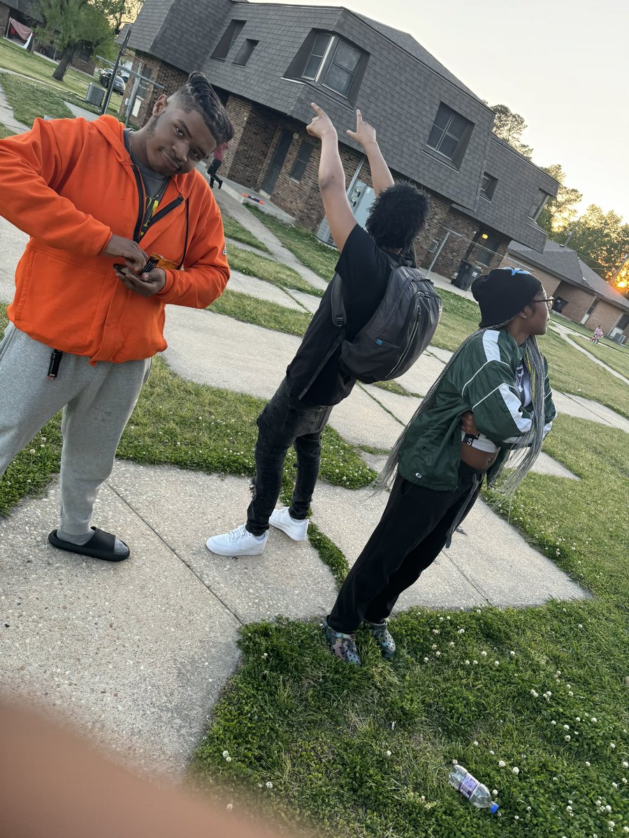 chat we killed dis photo 😂? lmk 

#hoodfight #hoodfighting #hoodfights #hoodmemes #hoodthots #ghettofight #ghettofights #fightingvideos #fightsatschool #fightsvideos #Fights #schoolfights #Schoolfight #schoolbathroom #boyfights #knockoutfights