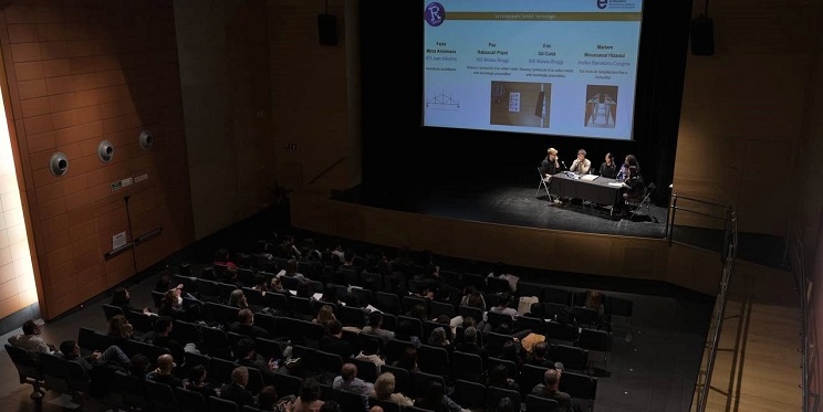 📚La 16a Mostra de Recerca Jove ha reunit a l'@AuditoriStMarti els autors de 52 treballs de recerca d’excel·lència seleccionats pels instituts de la ciutat. ✨L'alumnat ha compartit les seves experiències a través de taules rodones i tallers amb experts. ℹ️edubcn.cat/ca/noticies/de…