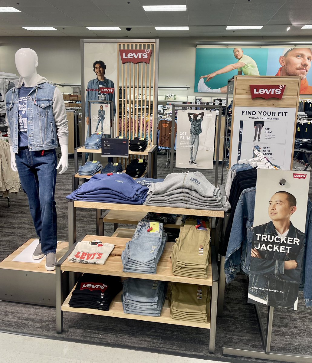 MaySandlin11's tweet image. Men’s Levi’s is looking 🤩😍 #target #visualmerchandiser #denim #levis @emily69716809