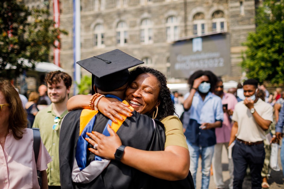 We're celebrating the Class of 2024 and we need your help! 🎓 Use the form below to send us a video congratulating the newest graduates. Send us your submissions by April 26th for the chance to be featured in a special video. #Hoyas2024 bit.ly/4cU0npC 📸: Elman Studio