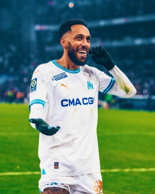 Heureusement que tu es là cette saison @Auba ⚡️ On ne te remercie pas assez pour tout ce que tu apportes à l’OM. 🫡 🔵⚪️

#BenficaOM #TeamOM #SLBOM #Marseille #EuropaLeague #Benfica