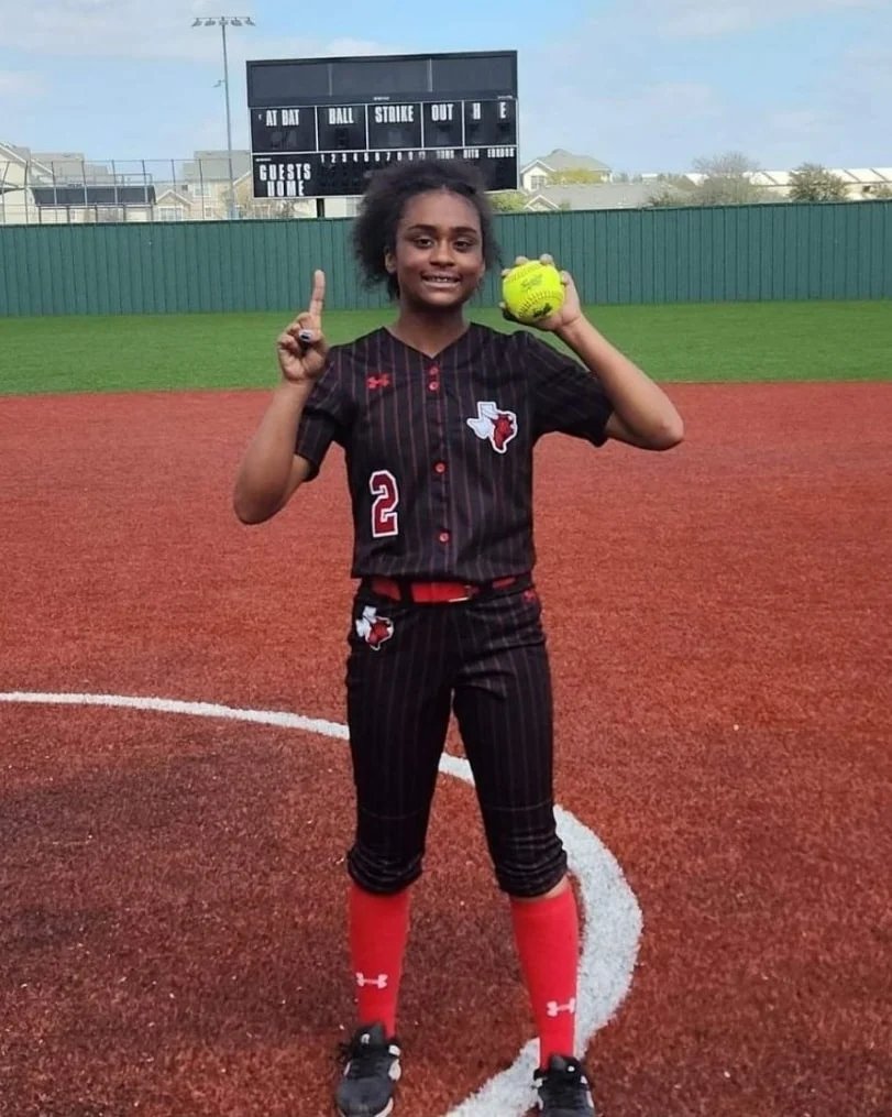 Collegiate High School's Lily Williams is a leader on and off the softball field! <a href="/geraldhudson/">Dr. Gerald B. Hudson</a> @jdedmun <a href="/rachellproctor/">Rachel L. Proctor</a> @chlonghorns <a href="/CHHSSoftball/">Cedar Hill Softball</a> @recruitthehill1 @thecoachnward 

ow.ly/2hKA50RezHE

#CHISDInTheNews #TTHL #CedarHillSoftball