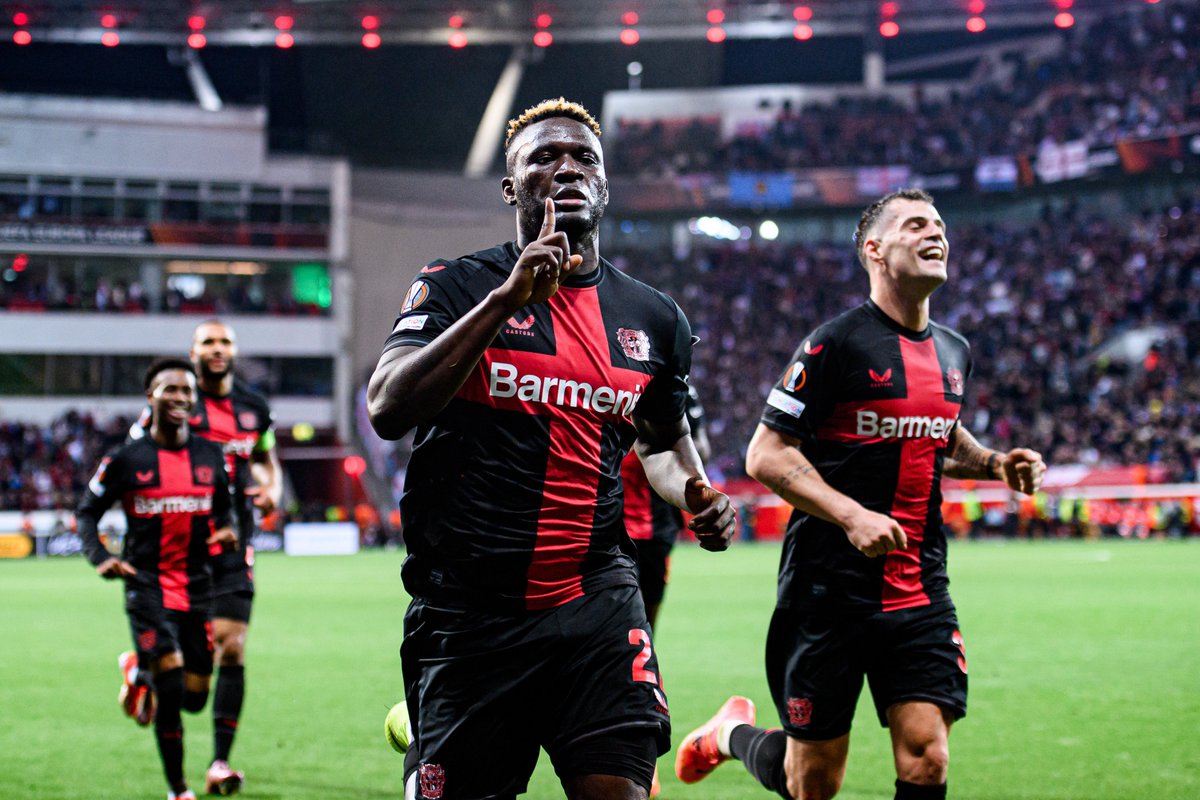 🇸🇦Al Hilal du Sénégalais K. Koulibaly et du Marocain Y. Bono : 45 matchs sans défaite, 37 victoires consécutives. 🇩🇪 Bayer Leverkusen du Nigerian V. Boniface : 44 matchs sans défaite (39 victoires et 5 nuls). Duel à distance et séries en cours.
