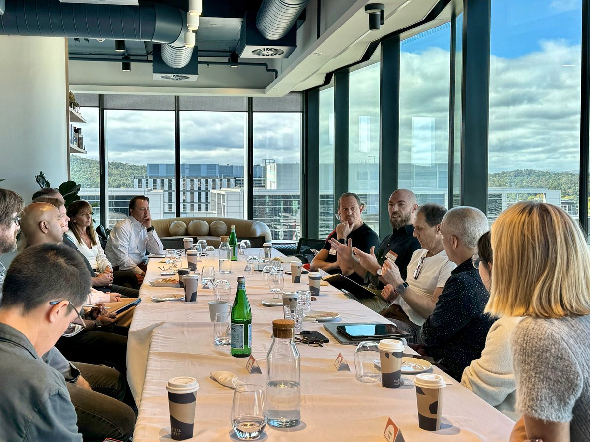 Grateful to have been invited by @innovationbay to represent @davidpocock in a panel discussion on the future of cities with a group of investors & entrepreneurs. We discussed tech development & adoption, Canberra as a model city of the future, AI regulation & procurement reform.