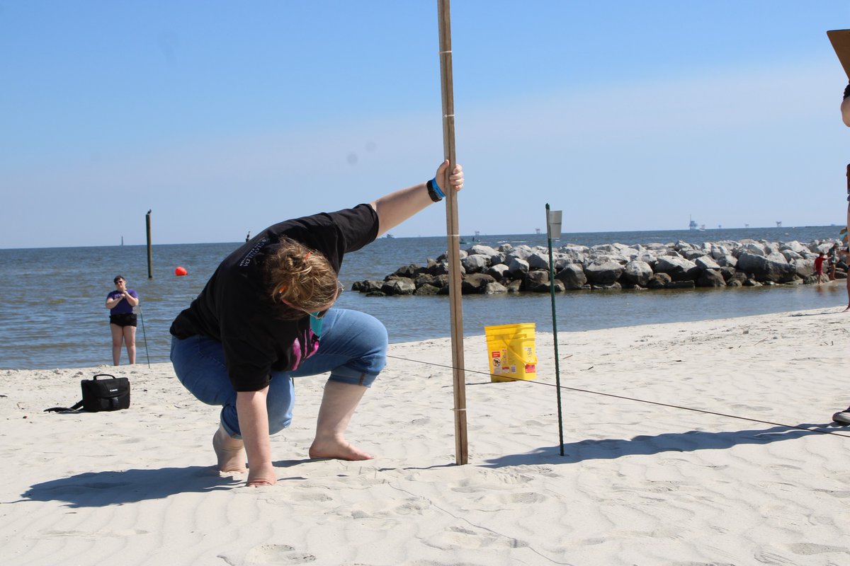 disealab's tweet photo. Students from our partner school @Montevallo split into two groups. One explored Mobile Bay on our Research Vessel Alabama Discovery and the other learned how about sea level rise and beach profiling with Educator Angie Dixon. 

#DiscoverDISL #MESC @RussellBedsole https://t.co/1cemCUw6cl