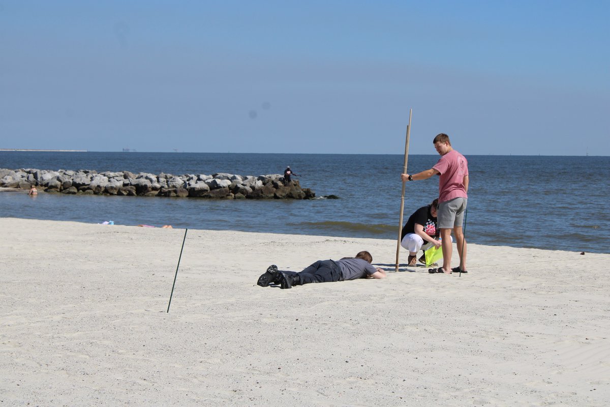 disealab's tweet photo. Students from our partner school @Montevallo split into two groups. One explored Mobile Bay on our Research Vessel Alabama Discovery and the other learned how about sea level rise and beach profiling with Educator Angie Dixon. 

#DiscoverDISL #MESC @RussellBedsole https://t.co/1cemCUw6cl