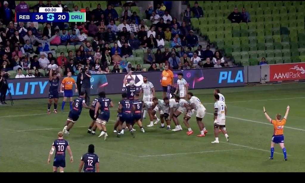 How can we seriously call this a line out?Ball is still in the hands of hooked & the attacking team has left the line out to set up a maul.This makes it virtually undefendable & is down to awful officiating.Becoming more & more common.Any thoughts @phildaviesrugby ?