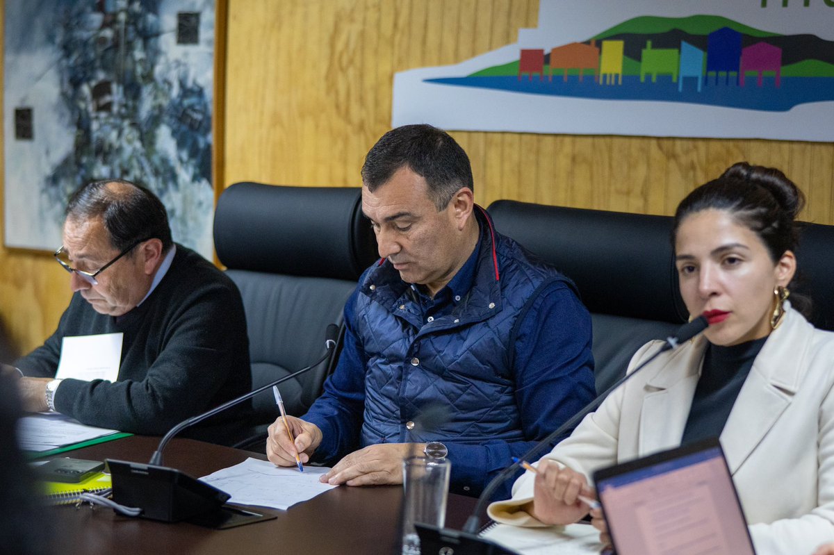 Positiva y fructífera reunión del #ConcejoMunicipal. 

“Con respeto y diálogo seguimos avanzando en equipo”.