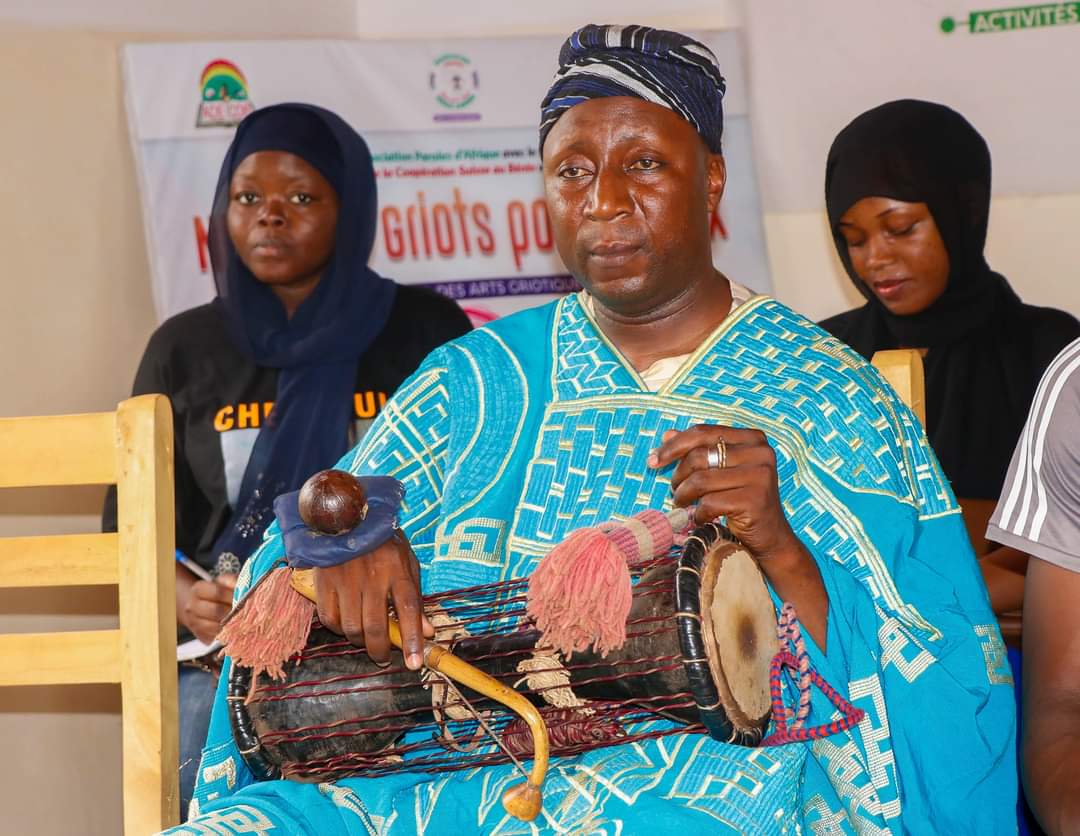 1er jour d'activité de renforcement des acquis des griots formateurs projet #Barobu animé par le Responsable chargé de la formation de APA SALIFOU Abdou Razak
#Irifou #ARK 
<a href="/bjlaurenceau/">barbara laurenceau</a> <a href="/Accescultureafr/">Accès Culture Afrique</a> <a href="/UEMOA_Officiel/">UEMOA_Officiel</a> <a href="/AFD_France/">Agence Française de #Développement (AFD) 🇫🇷 🇪🇺</a> <a href="/ab_benin/">Blogueurs du Bénin</a> <a href="/USEmbassyBenin/">U.S. Embassy Cotonou</a> <a href="/YaliTeam229/">Benin Yali Alumni Association</a> <a href="/yali_s6/">YaliDakarS6</a>