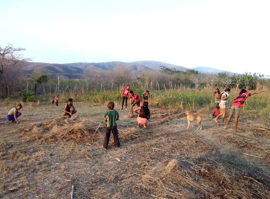 ¿Los Tupamaros Dónde están? Apoyando a Nicolas 🔴⚫ En el Mpio.@AebMrt nuestra muchachada Rebelde Continúan con sus labores de limpieza en espacios de producción. Incentivando a la siembra 🌱 en espacios productivos, nuestros Jovenes construyen patria. #LosRebeldesSomosMás