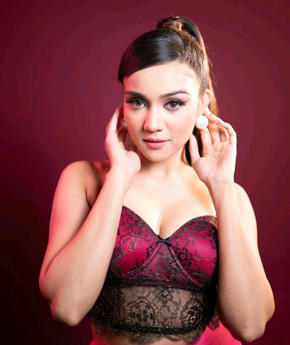 Polltrends91's tweet photo. MakeUp and Hair: Varsha Thapa
Brallete: Clovia
Pearl studs: Xxessories
Styled: Styling Cityy
Photographer: Ayush Goenka

Via Instagram 

#AshiSingh

Ashi Singh https://t.co/sC3l7BTSW2