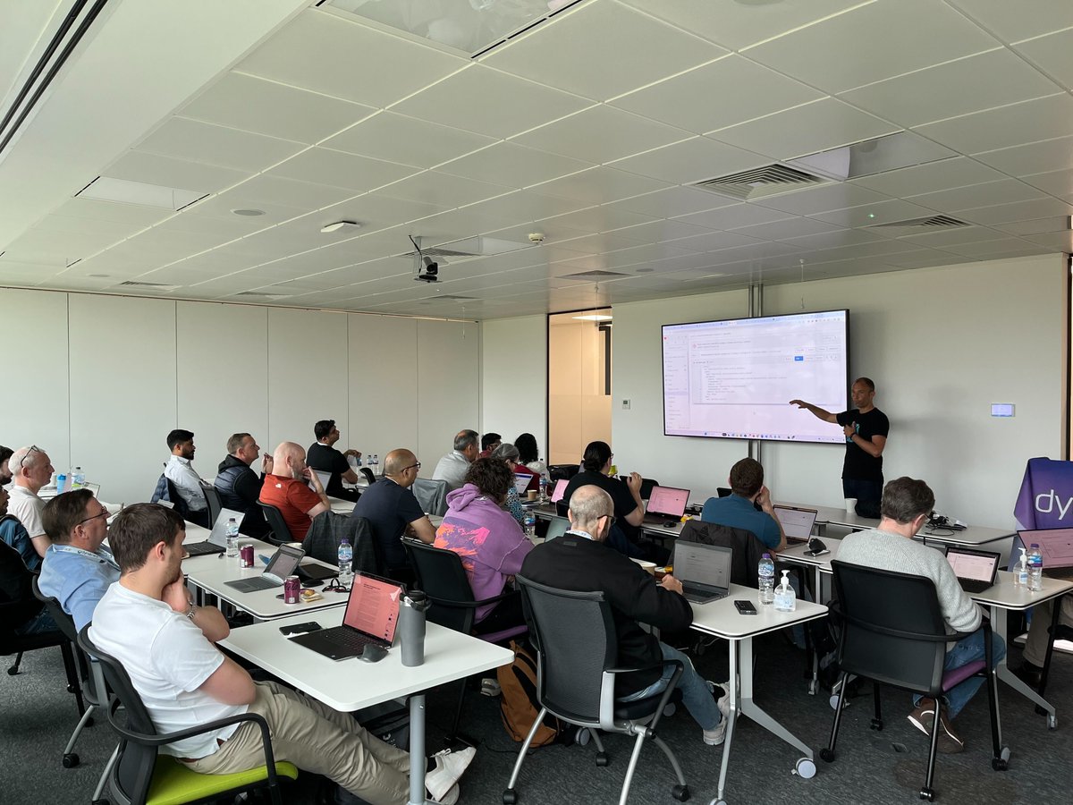 Just finished our first 'Hands On Training (HOT)' stop in Maidenhead (UK) delivering two sesions on #platformengineering. Rome, Utrecht, Madrid, Frankfurt, Paris and others are next. See the full schedule here ==> dynatrace.com/services-suppo…