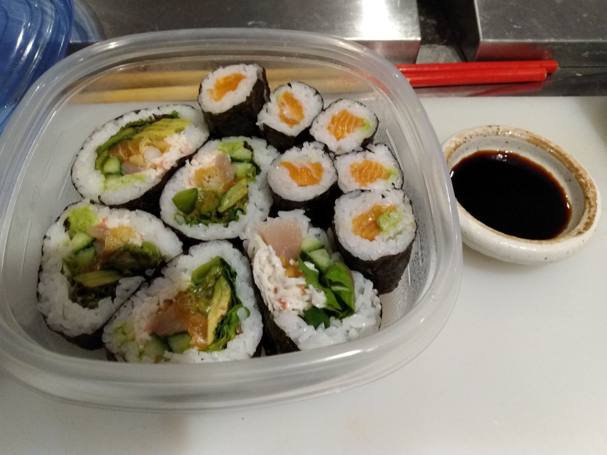 April 11th Today's lunch at my work place Takeout Sushi roll bento 😋👍