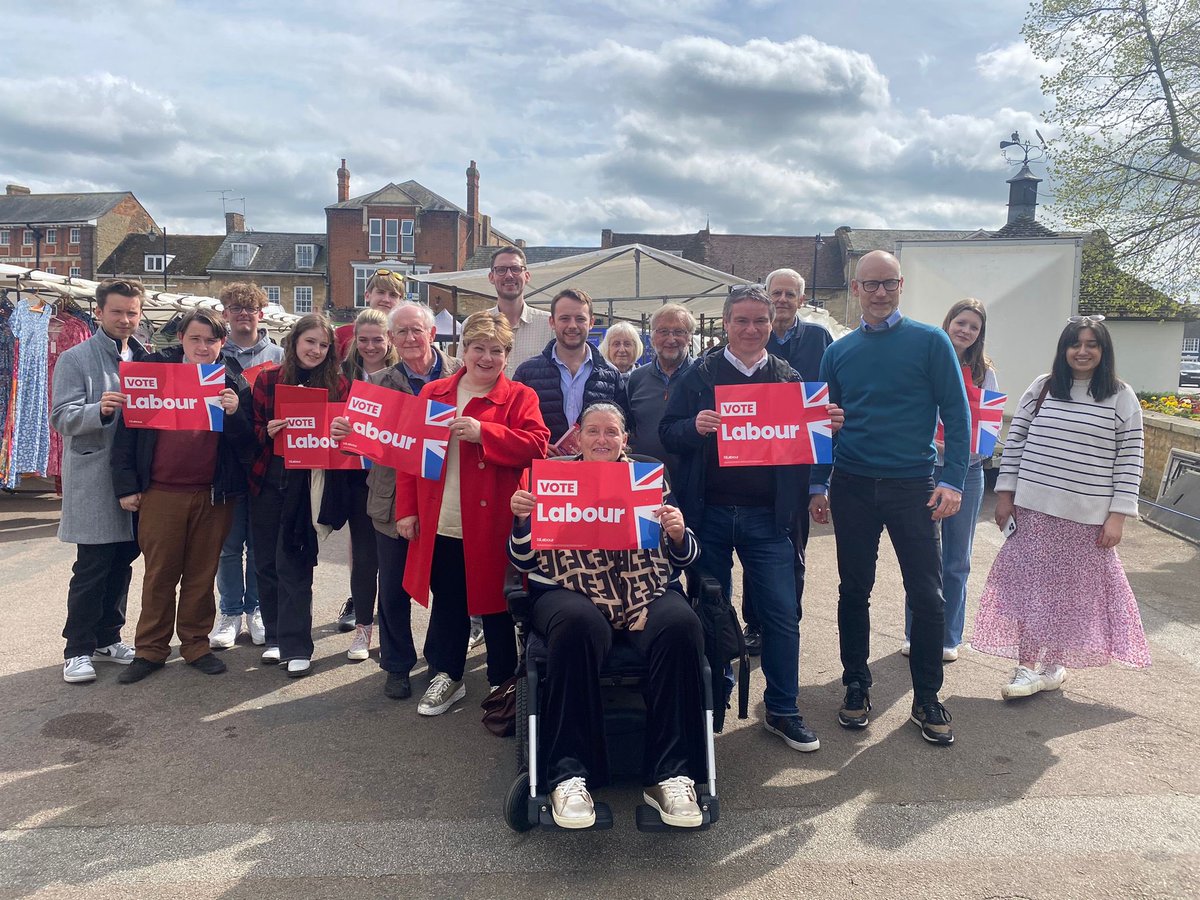 Great to be out on the doors with a superb team in #Olney today, campaigning for outstanding local candidate Dan Rowland. Vote Labour on 2 May!! @MKLabourParty #LabourDoorstep