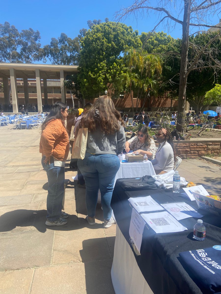 Over the weekend we got to participate in the 40th Annual Latino Medical Student Association Western Regional Conference at UCLA. Thank you for letting us join this awesome event and talking to students about our department! 

#UCIRadiology @lmsa_west @UCIradres @UCI_Neurorads