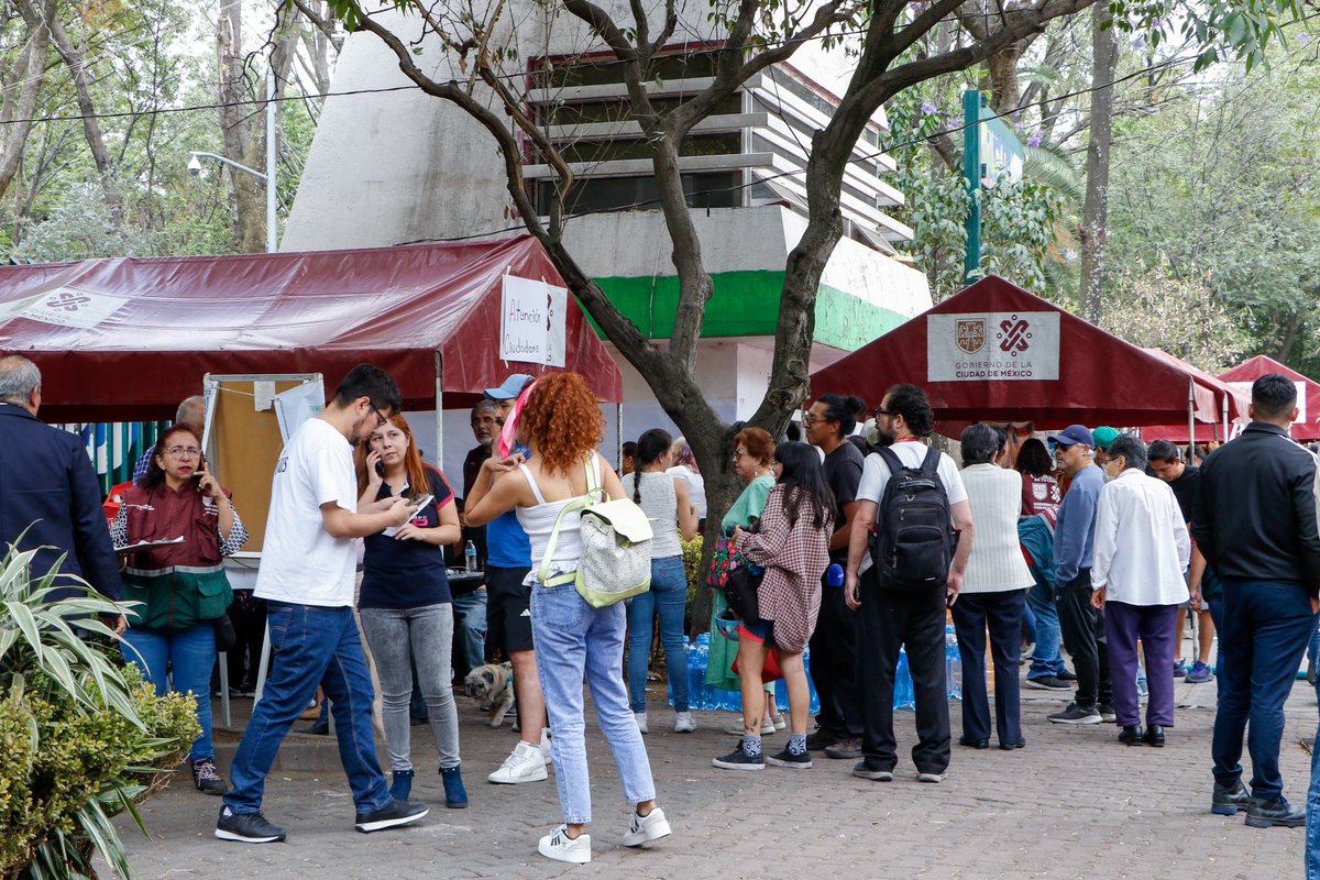 En el Parque San Lorenzo, ubicado en San Lorenzo esquina Tejocotes, Tlacoquemécatl del Valle, se encuentra el Puesto de Mando del @GobCDMX para entregar garrafones de agua y apoyar en la limpieza de cisternas a familias afectadas por la problemática del agua en Benito Juárez.